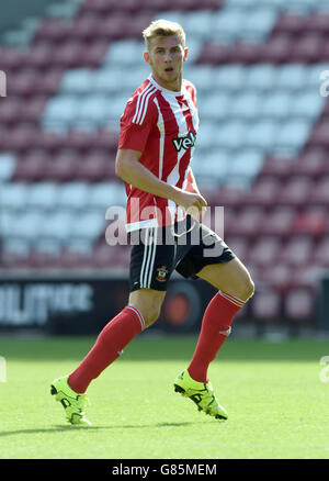 Jason McCarthy de Southampton pendant le match amical d'avant-saison au stade St Mary's, Southampton. Banque D'Images