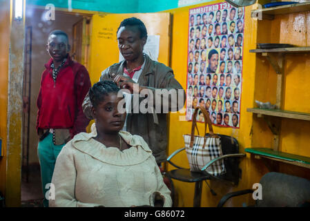 Salon de coiffure à Maramba, Canton de Livingstone, Zambie Banque D'Images