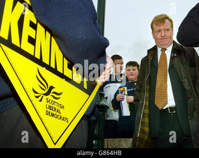 Campagne électorale générale 2005 - Démocrates libéraux - fort William. Le dirigeant libéral démocrate Charles Kennedy. Banque D'Images