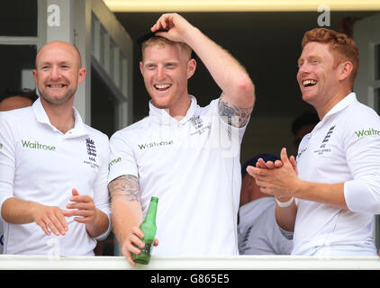 Cricket - quatrième test Investec Ashes - Angleterre v Australie - troisième jour - Trent Bridge. Adam Lyth, Ben Stokes et Jonny Bairstow en Angleterre Banque D'Images