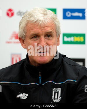 Mark Hughes, directeur de la ville de Stoke lors de la conférence de presse au stade Britannia, Stoke-on-Trent. Banque D'Images