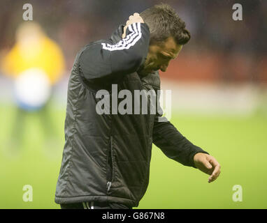 Derek McInnes, responsable d'Aberdeen, semble abattu à la fin de l'Europa League, du troisième cycle de qualification, du deuxième match de football au Pittodrie Stadium, à Aberdeen. Banque D'Images