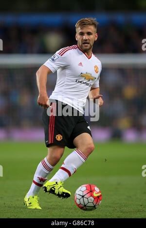 Luke Shaw de Manchester United en action pendant le match de la Barclays Premier League à Villa Park, Birmingham. APPUYEZ SUR ASSOCIATION photo. Date de la photo : vendredi 14 août 2015. Voir PA Story SOCCER Villa. Le crédit photo devrait se lire comme suit : Nick Potts/PA Wire. RESTRICTIONS: . 45 images maximum pendant une comparaison. Pas d'émulation vidéo ni de promotion en direct. Aucune utilisation dans les jeux, les compétitions, les marchandises, les Paris ou les services de club/joueur unique. Ne pas utiliser avec les fichiers audio, vidéo, données, présentoirs ou logos de club/ligue non officiels. Banque D'Images