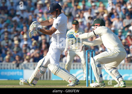 Cricket - Cinquième épreuve Investec Ashes - Angleterre v Australie - troisième jour - le Kia Oval.Le capitaine d'Angleterre Alastair Cook chauves-souris au cours de la troisième journée du cinquième essai Investec Ashes au Kia Oval, Londres. Banque D'Images