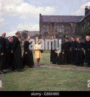 Princess Margaret Community of the Resurrection, Mirfield, Yorkshire. En photo avec elle (à gauche) se trouve le supérieur, le Père Hugh Bishop. Banque D'Images