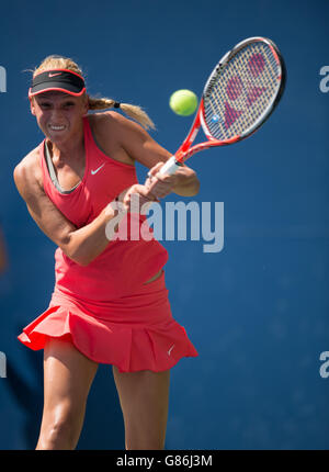 Donna Vekic (CRO) lors de son match de qualification des célibataires pour femmes de la ronde 2 contre Sorana Cirstea (ROU) pendant l'US Open au Billie Jean King National tennis Center. Banque D'Images