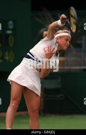 Tennis - Championnat de tennis de Wimbledon. Amanda Coetzer, Afrique du Sud Banque D'Images