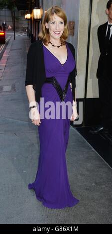 Phyllis Logan arrive à l'Ivy à West Street, Londres, tandis que la troupe de Downton Abbey assiste à une fête de wrap pour célébrer la sixième et dernière saison du programme. Banque D'Images