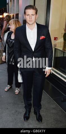 Allen Leech arrive à l'Ivy à West Street, Londres, alors que la troupe de Downton Abbey assiste à une fête de wrap pour célébrer la sixième et dernière saison du programme. Banque D'Images