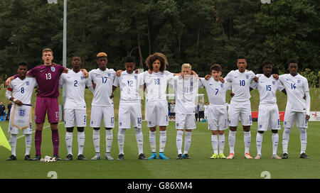 Angleterre U16 ligne de départ L-R, 8 Angel Gomes (Manchester United), 13 Adam Pryzbek (West Bromwich Albion) 2 Marc Guehi (Chelsea), 17 Johnathan Panzo (Chelsea), 12 Marcel Lavinier (Chelsea), 18 Ethan Ampadu (Exeter City)11 Alex Cochrane (Brighton & Hove ion), 7 Leeds Theo Reading (Hudson), 10, Theo (Leeds) 15 Adao Manuel (Manchester City), 14 Callum Hudson Odoi (Chelsea) Banque D'Images