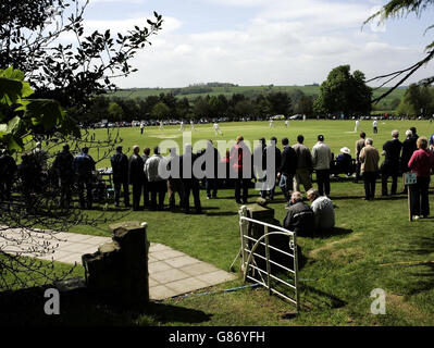 Cricket - Trophée Cheltenham & Gloucester - première ronde - Staffordshire / Surrey - Leek. Staffordshire prendre Surrey. Banque D'Images