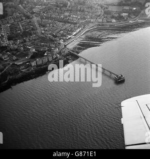 Lieux - Clevedon Pier - Bristol.Une vue aérienne de la jetée de Clevedon, près de Bristol, Somerset, dans l'estuaire de Severn, qui a été ouvert en 1869. Banque D'Images