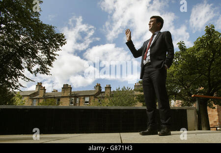 Andy Burnham, un dirigeant travailliste plein d'espoir, se tient à l'extérieur d'un événement des membres travaillistes à Édimbourg, après qu'il ait déclaré qu'il ne s'immisserait pas dans les travaillistes écossais s'il remporte la course pour le poste le plus haut. Banque D'Images