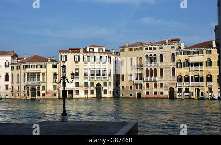 Différents styles de maisons et bâtiments le long de Grand Canal à Venise Banque D'Images