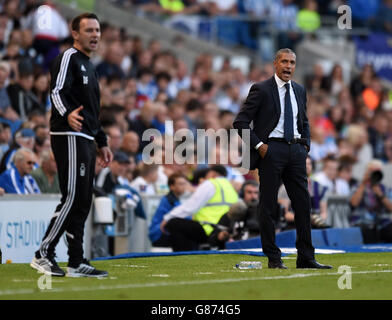 Football - championnat Sky Bet - Brighton et Hove Albion v Nottingham Forest - stade AMEX.Brighton et Chris Hughton, directeur de Hove Albion (à droite), lors du match du championnat Sky Bet au stade AMEX de Brighton. Banque D'Images