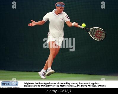 Tennis - Wimbledon - Sabine Appelmans v Brenda Schultz-McCarthy Banque D'Images