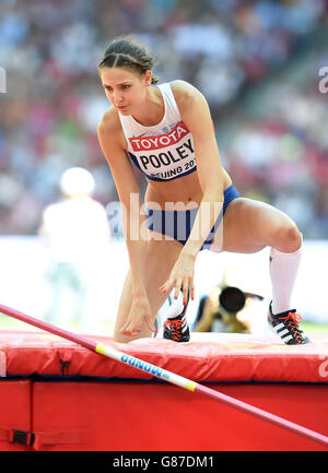 Isobel Pooley, en Grande-Bretagne, réagit après un saut échoué lors du tour de qualification de saut en hauteur féminin, au cours du sixième jour des championnats du monde de l'IAAF au stade national de Beijing, en Chine. Banque D'Images