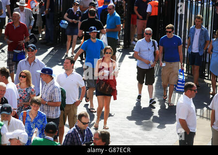 Cricket - Cinquième épreuve Investec Ashes - Angleterre v Australie - troisième jour - le Kia Oval.Les fans passent par la porte Jack Hobbs dans l'ovale Kia Banque D'Images