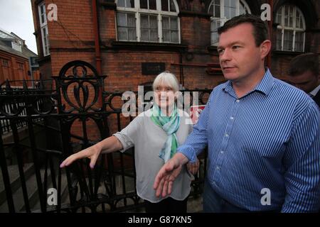 Alan Kelly services aux sans-abri visites Banque D'Images