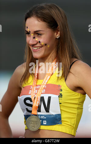 Sport - Sainsbury's 2015 School Games - deuxième jour - Manchester.Holly Mills, du Sud-Ouest de l'Angleterre, parle avec les médias lors des Jeux scolaires de Sainsbury en 2015 à l'arène régionale de Manchester. Banque D'Images