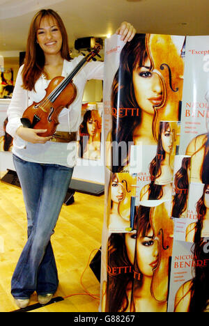 Violoniste écossais et jeune musicien de l'année de la BBC Nicola Benedetti, 17. Banque D'Images