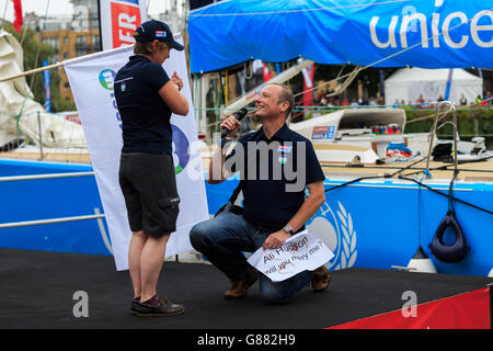 La voile, Clipper Round the World Yacht Race lancer - Jour 9 - St Katharine Docks Banque D'Images