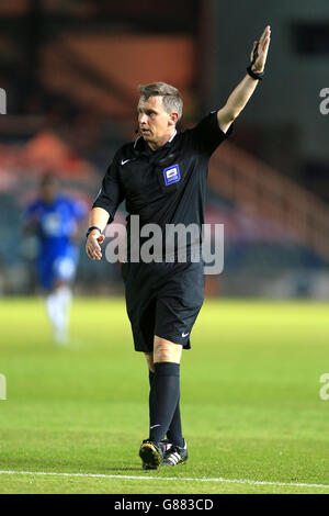 Soccer - Capital One Cup - second tour - Peterborough United contre Charlton Athletic - London Road.Arbitre Gary Sutton Banque D'Images