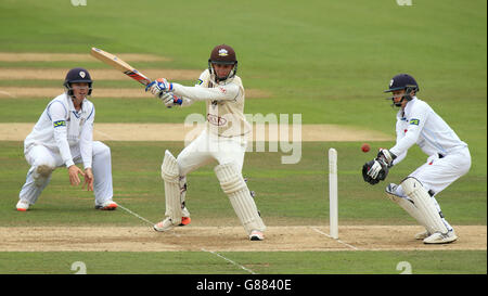 Cricket - LV= Championnat du comté - Division 2 - Surrey / Derbyshire - troisième jour - The Kia Oval. Sam Curran de Surrey sort Banque D'Images