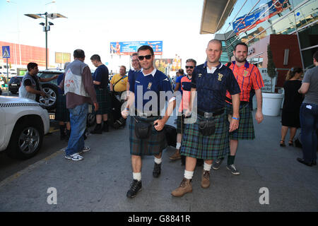 Football - UEFA Euro 2016 - Qualification - Groupe D - Géorgie v Ecosse - Ecosse Fans à l'aéroport international de Tbilissi Banque D'Images