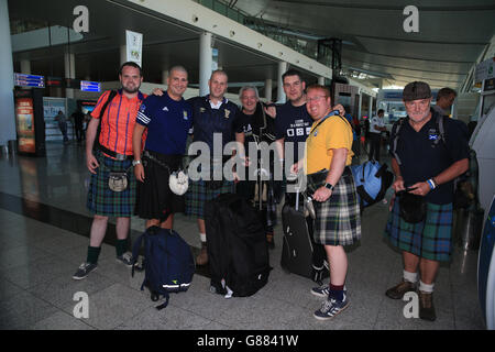 Football - UEFA Euro 2016 - Qualification - Groupe D - Géorgie v Ecosse - Ecosse Fans à l'aéroport international de Tbilissi Banque D'Images