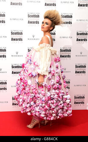 Tallia Storm assister aux Scottish Fashion Awards à l'hôtel Corinthia, Londres. Banque D'Images