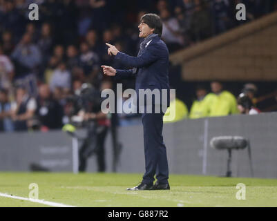 Joachim Loew, directeur allemand, lors du match de qualification de l'UEFA European Championship à Hampden Park, Glasgow. Banque D'Images