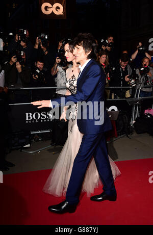 Ronnie Wood et Sally Humphreys assistent aux GQ Men of the Year Awards 2015 à l'Opéra royal de Londres. APPUYEZ SUR ASSOCIATION photo. Date de la photo: Mardi 8 septembre 2015. Voir l'histoire de PA SHOWBIZ GQ. Le crédit photo devrait se lire comme suit : Ian West/PA Wire Banque D'Images