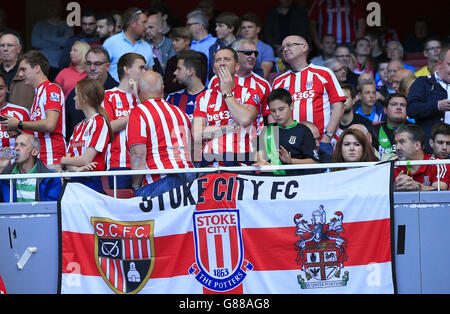 Football - Barclays Premier League - Arsenal / Stoke City - Emirates Stadium.Les fans de stoke City dans les stands. Banque D'Images