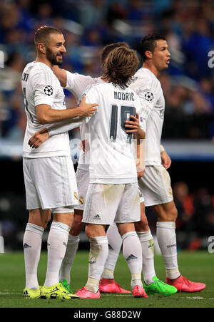 Football - Ligue des champions de l'UEFA - Groupe A - Real Madrid / Shakhtar Donetsk - Estadio Santiago Bernabeu.Karim Benzema du Real Madrid célèbre le but d'ouverture Shakhtar Donetsk Banque D'Images