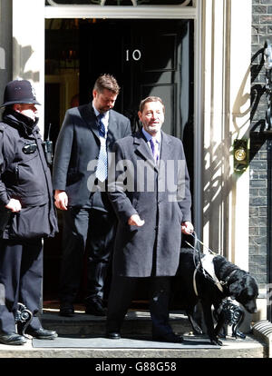 Le nouveau secrétaire d'État britannique au travail et aux pensions, David Blunkett, quitte le cabinet depuis les élections. Banque D'Images