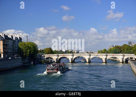 Quai de l'horloge et le Pont Neuf, Paris, France Banque D'Images