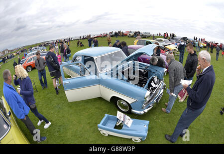 PHOTO AUTONOME. PRISE DE VUE SUR UN OBJECTIF FISHEYE. Les passionnés admireront une Ford Zodiac MK2 EGM176 2015 1962 au Whitley Bay Classic car Show, Tyne and Wear. Banque D'Images