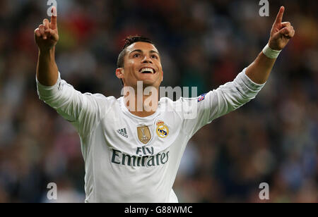 Football - Ligue des champions de l'UEFA - Groupe A - Real Madrid / Shakhtar Donetsk - Estadio Santiago Bernabeu.Cristiano Ronaldo, du Real Madrid, célèbre sa deuxième pénalité Banque D'Images