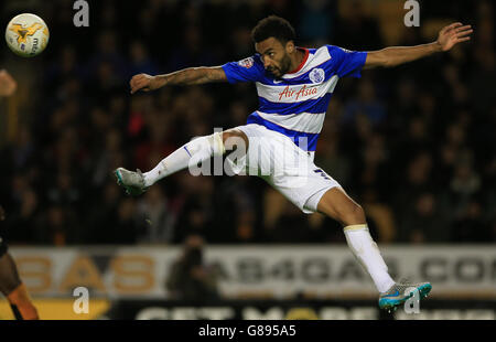 Football - Championnat Sky Bet - Wolverhampton Wanderers / Queens Park Rangers - Molineux Stadium. James Perch des Rangers du Queens Park Banque D'Images