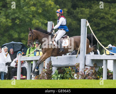 Pays-Bas Theo Van de Vendel sur Zidane pendant le troisième jour des Championnats d'Eventing européens de Longines FEI 2015 au Château de Blair, en Écosse. Banque D'Images