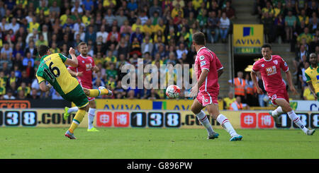 Matt Jarvis, de Norwich City, marque le troisième but du match de la Barclays Premier League à Carrow Road, Norwich. Banque D'Images