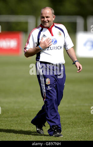 Session de formation des Lions britanniques et irlandais - terrains de jeux de l'Université de Glamorgan à Treforest. Andy Robinson, entraîneur adjoint des Lions britanniques et irlandais. Banque D'Images
