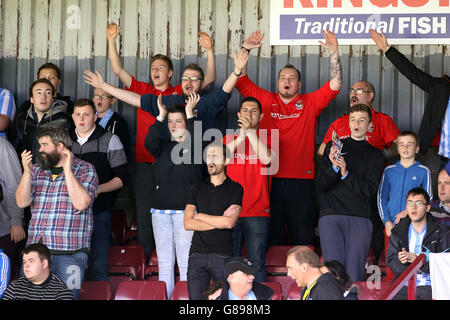 Football - Sky Bet League One - Scunthorpe United / Coventry City - Glanford Park. Coventry City fans dans les stands de Glanford Park Banque D'Images