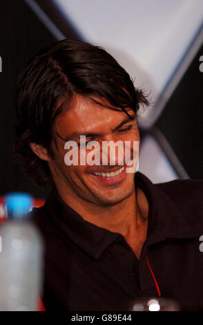 Football - Ligue des champions de l'UEFA - finale - AC Milan / Liverpool - Conférence de presse - Stade olympique Ataturk.Le capitaine de l'AC Milan Paolo Maldini pendant la conférence de presse Banque D'Images