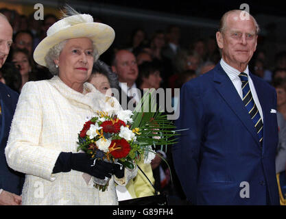 La reine Elizabeth II - Visite Royale au Canada - Saddledome Banque D'Images