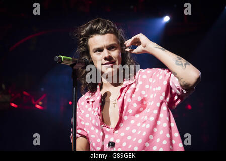 Harry Styles of One Direction se présentant au festival Apple Music au Roundhouse de Camden, Londres. Banque D'Images