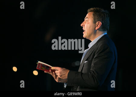 Festival radio Times 2015.David Walliams lit l'un de ses livres aux participants du radio Times Festival à Hampton court, Londres. Banque D'Images