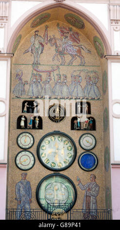 L'horloge astronomique. Des cadrans et des indicateurs de temps. Olomouc, en Moravie du Sud, République Tchèque, Europe Banque D'Images