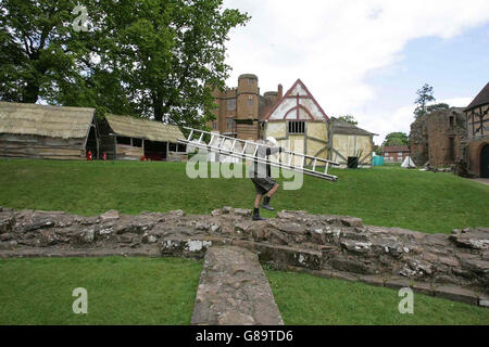 Rue dans le temps Village Médiéval - Château de Kenilworth Banque D'Images